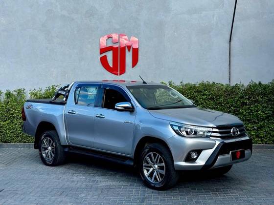 TOYOTA HILUX 2.8 SRX 4X4 CD 16V DIESEL 4P AUTOMÁTICO TOYOTA HILUX 2.8 SRX 4X4 CD 16V DIESEL 4P AUTOMÁTICO